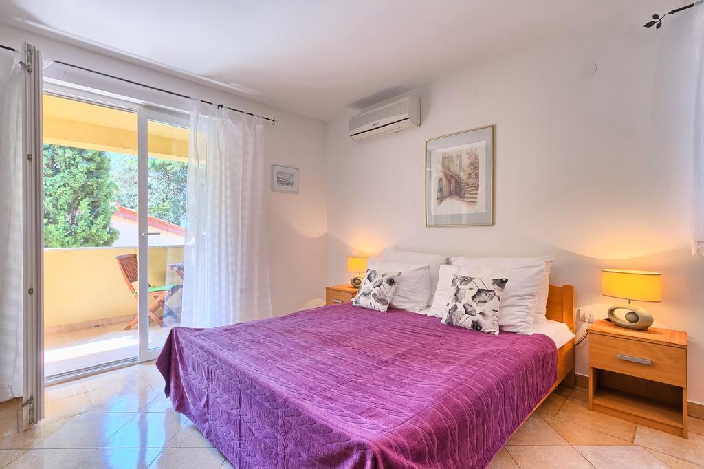 Franulovic Apartments Premantura Exterior photo