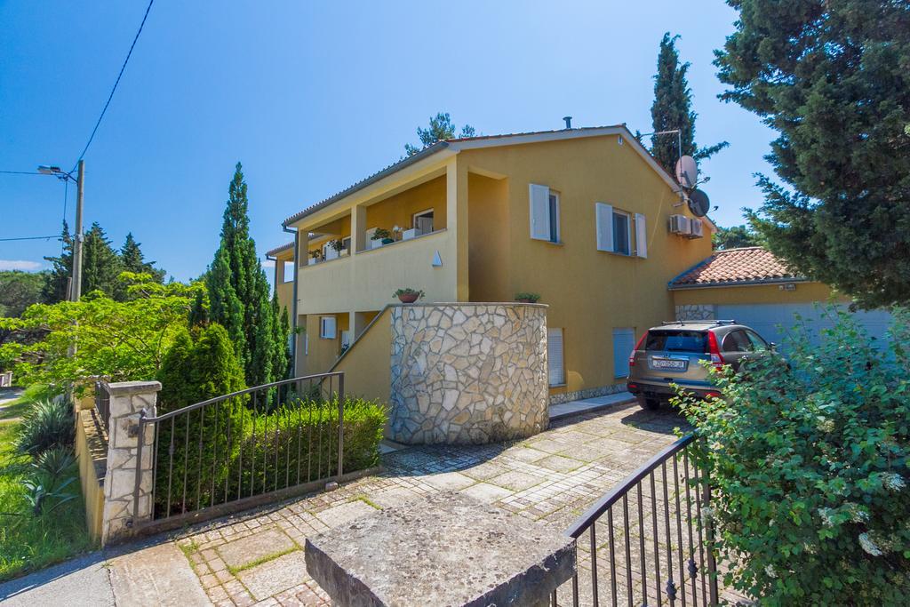Franulovic Apartments Premantura Exterior photo