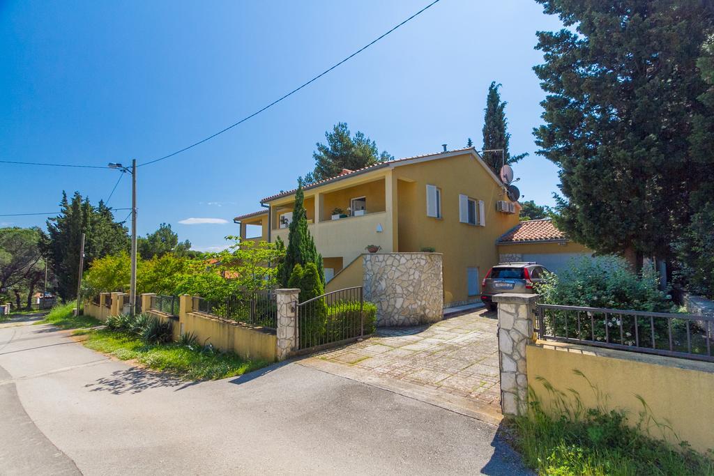 Franulovic Apartments Premantura Exterior photo